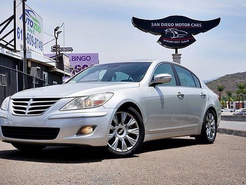 Used 2011 Hyundai Genesis 3.8 w/ Premium Navigation Pkg 3 RWD image 2