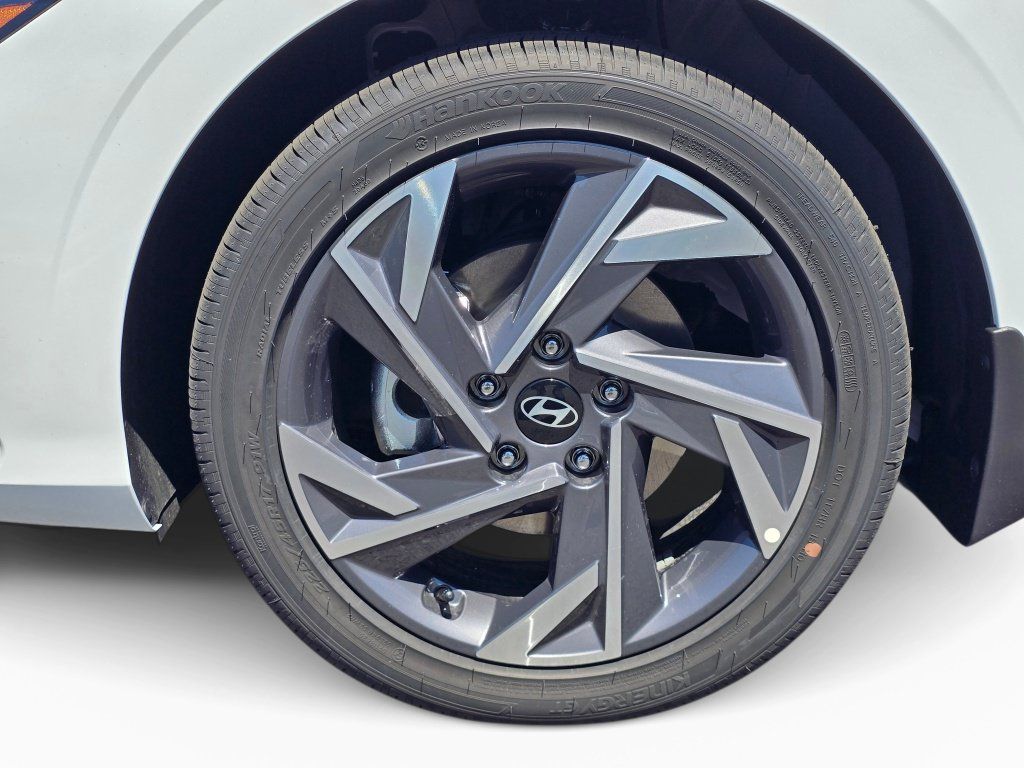 New 2026 Hyundai Elantra Limited FWD image 12