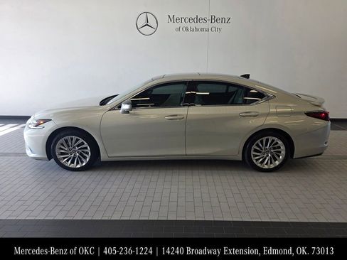 Used 2022 Lexus ES 350 Ultra Luxury w/ Accessory Package 2 image 5