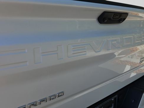 Used 2023 Chevrolet Silverado 1500 High Country w/ High Country Premium Package AWD/4WD image 34