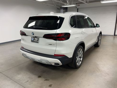 New 2026 BMW X5 sDrive40i w/ Premium Package image 9