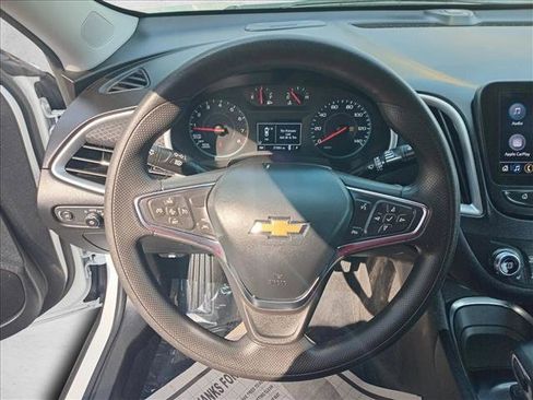 Used 2024 Chevrolet Malibu LT image 17