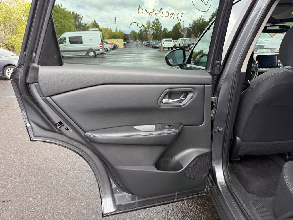 Used 2025 Nissan Rogue SV AWD/4WD image 18
