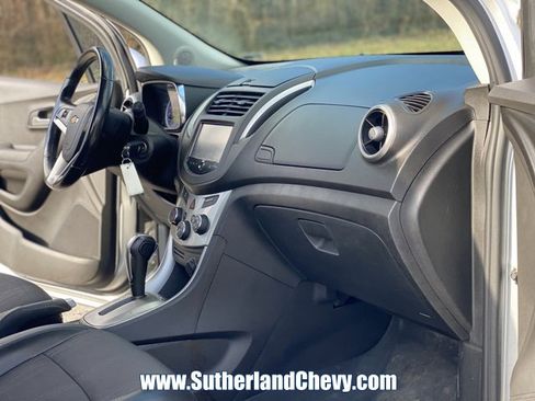 Used 2016 Chevrolet Trax LT w/ LT Convenience Package image 17