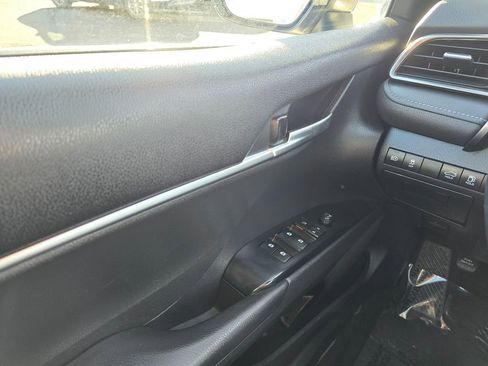 Used 2020 Toyota Camry SE image 27