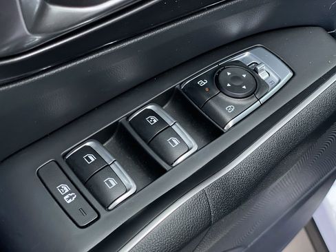 Certified 2025 Kia Sorento LX image 18