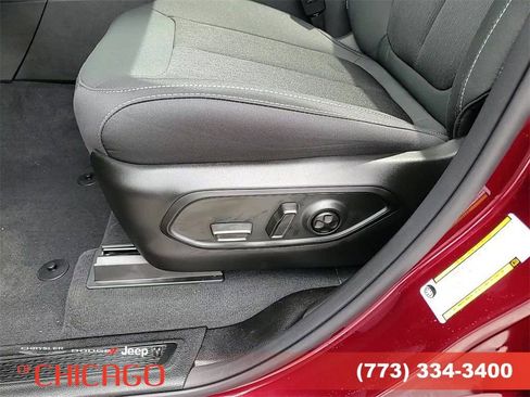 New 2025 Jeep Grand Cherokee Laredo image 17