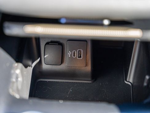 Certified 2025 Ford Explorer Active image 32