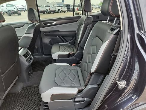 Used 2024 Volkswagen Atlas Peak Edition SEL AWD/4WD image 41