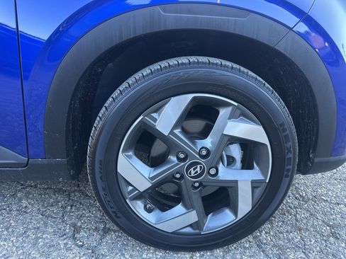 Used 2025 Hyundai Venue Limited image 25