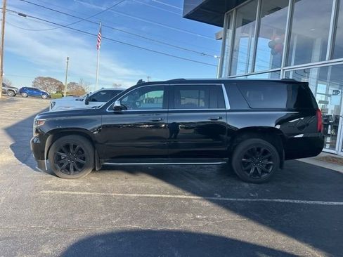 Used 2017 Chevrolet Suburban Premier image 10