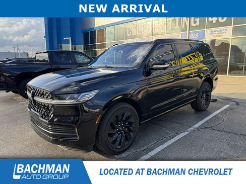 Used 2025 Lincoln Navigator Reserve w/ Jet Appearance Package AWD/4WD image 3