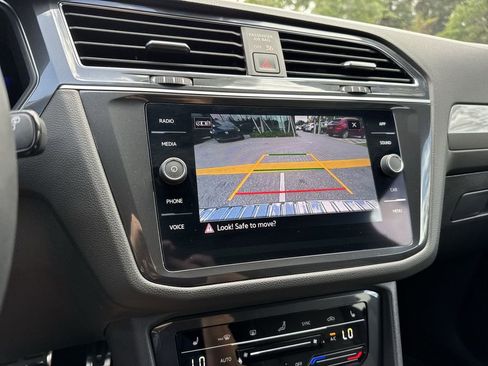 Used 2023 Volkswagen Tiguan SE R-Line image 50