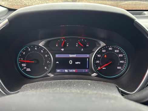 Used 2023 Chevrolet Equinox Premier image 16