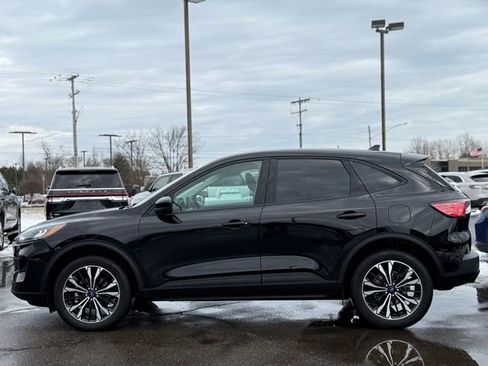 Used 2022 Ford Escape SE w/ SE Sport Appearance Package image 44