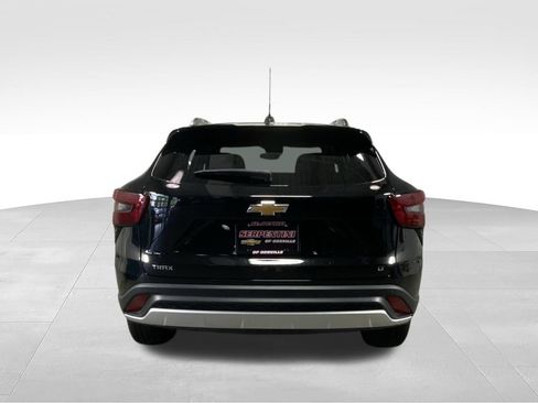 Used 2024 Chevrolet Trax LT FWD image 8