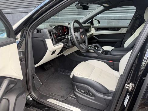 Certified 2026 Porsche Cayenne Coupe AWD/4WD image 4