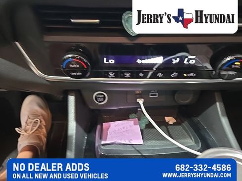 Used 2023 Nissan Rogue SV FWD image 11