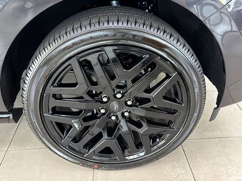 New 2026 Ford Expedition Platinum w/ Stealth Performance Package image 35