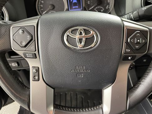 Used 2017 Toyota Tacoma SR5 w/ Tow Package AWD/4WD image 19