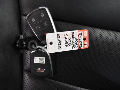 Certified 2025 Cadillac XT6 Premium Luxury image 21