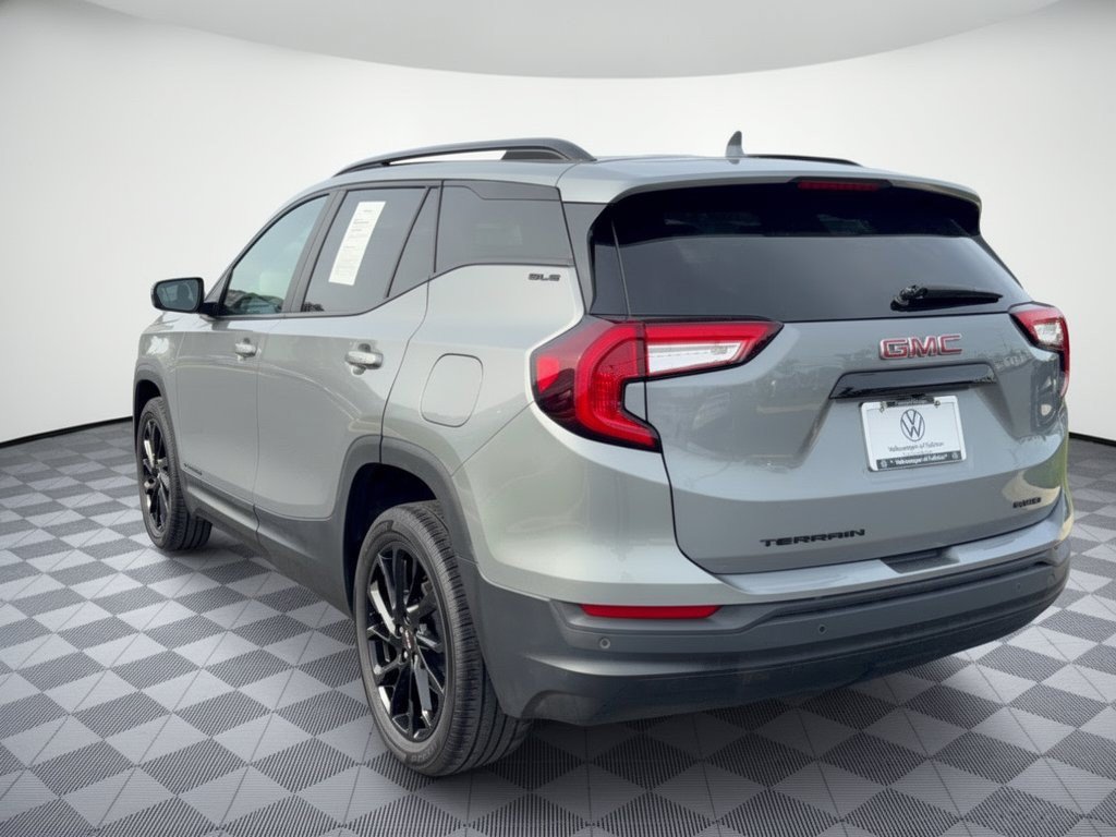 Used 2023 GMC Terrain SLE w/ Driver Convenience Package AWD/4WD image 3