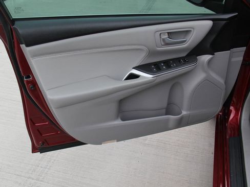 Used 2017 Toyota Camry XLE w/ Moonroof Package image 22