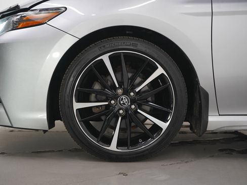 Used 2018 Toyota Camry XSE image 29