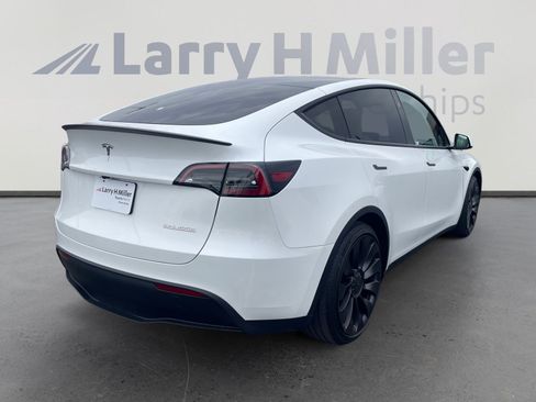 Used 2025 Tesla Model Y Performance image 5