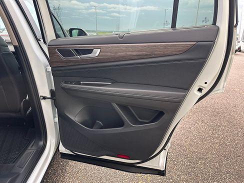 Certified 2024 Volkswagen Atlas SEL AWD/4WD image 39