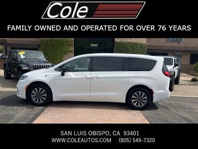 Used 2024 Chrysler Pacifica Select