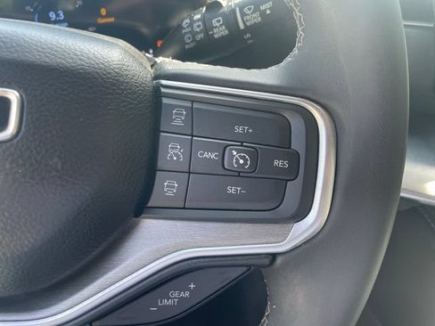Used 2023 Jeep Wagoneer Series II AWD/4WD image 34