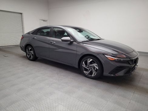 Used 2025 Hyundai Elantra SEL FWD image 11