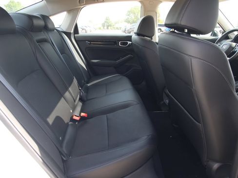 Used 2023 Honda Civic Touring image 9