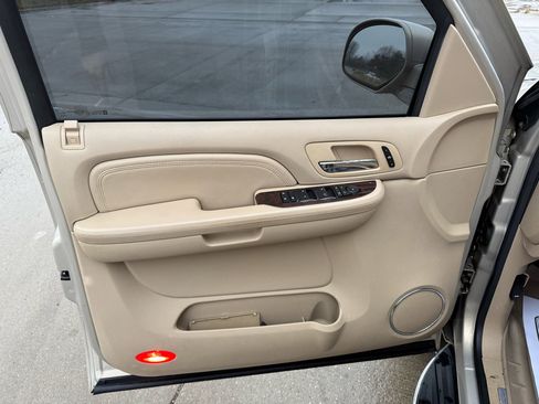 Used 2009 Cadillac Escalade ESV AWD image 13