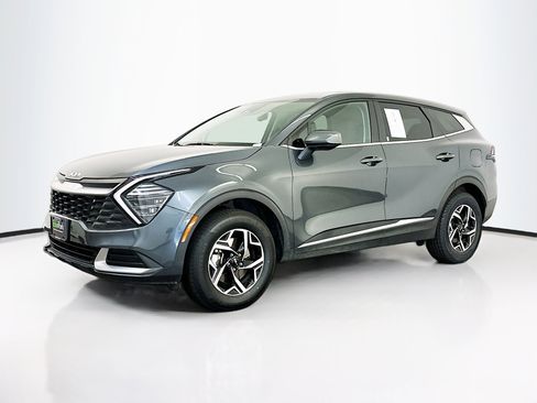Used 2025 Kia Sportage LX image 3