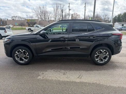 Used 2025 Chevrolet Trax LT image 6