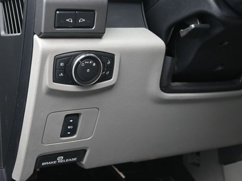 Used 2017 Ford F350 XLT w/ XLT Premium Package image 22