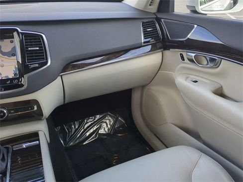 Used 2017 Volvo XC90 T6 Momentum w/ Vision Package image 17