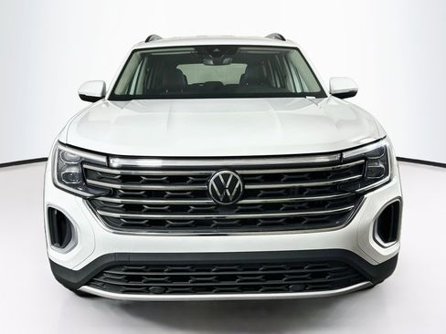 Used 2024 Volkswagen Atlas SE FWD image 2