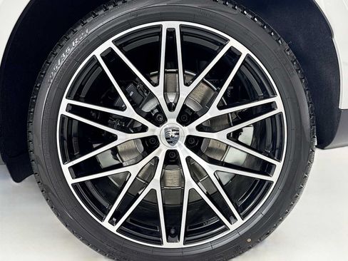 New 2026 Porsche Macan AWD/4WD image 32