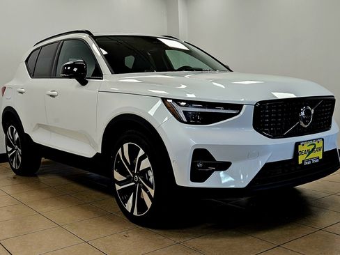 New 2026 Volvo XC40 B4 Plus w/ Climate Package image 3
