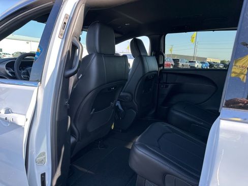 New 2026 Chrysler Pacifica Select image 22