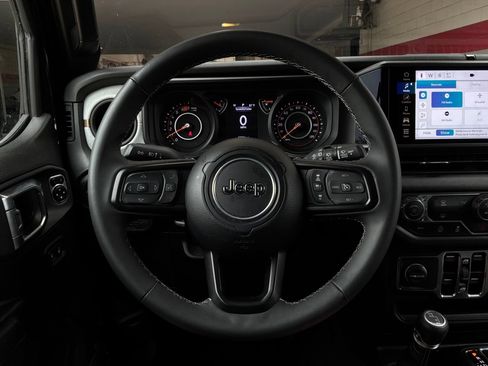 Used 2025 Jeep Wrangler Unlimited Sport AWD/4WD image 30