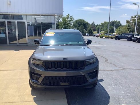 Certified 2023 Jeep Grand Cherokee Altitude image 2