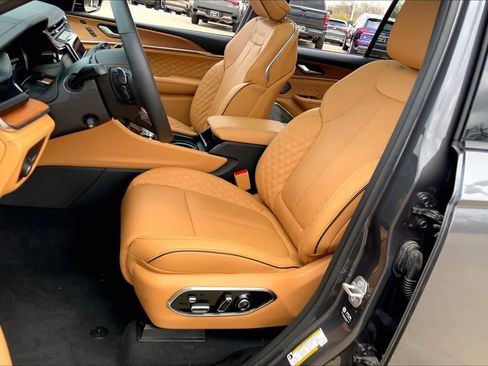 Used 2025 Jeep Grand Cherokee Summit image 8