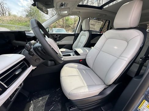 New 2026 Lincoln Aviator AWD image 18