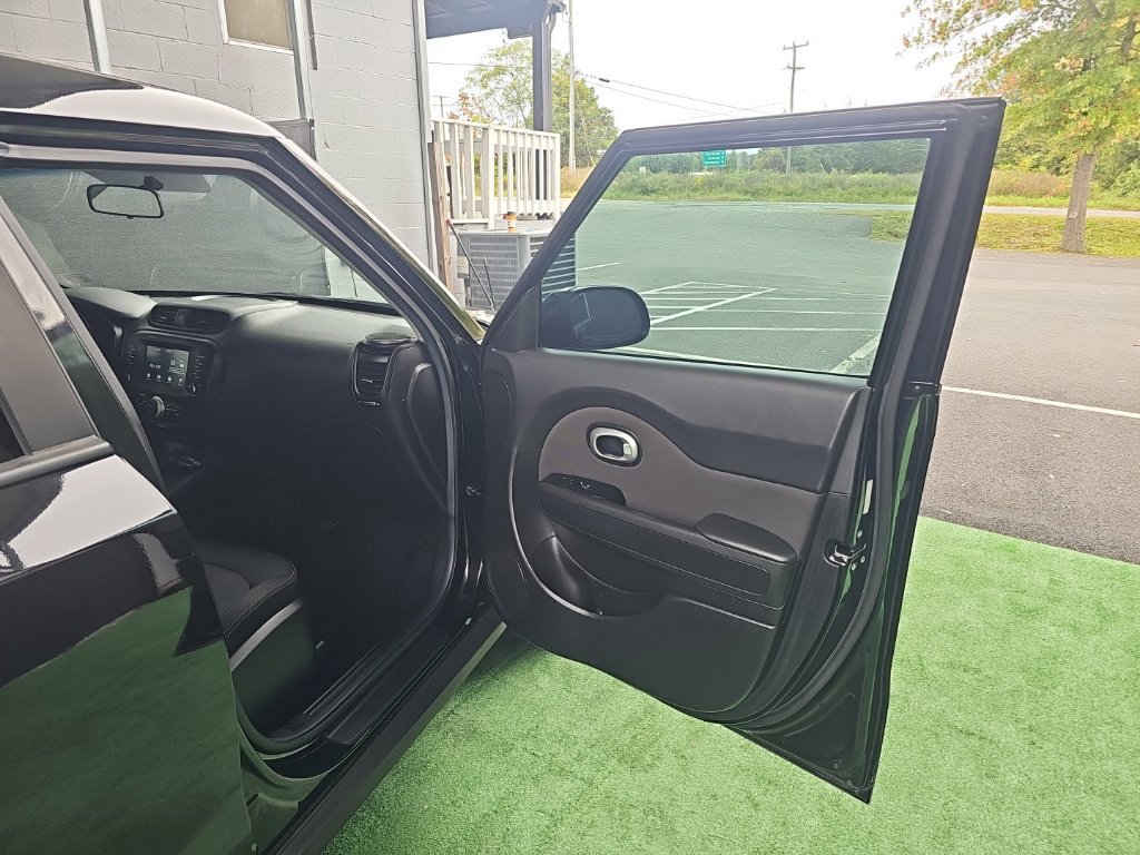 Used 2019 Kia Soul + FWD image 39