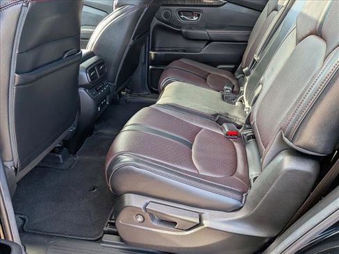 Used 2025 Honda Pilot Black Edition image 20
