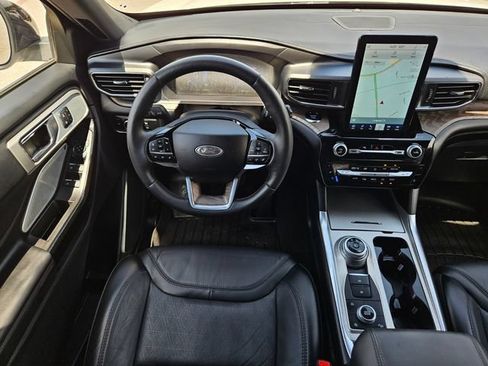 Used 2024 Ford Explorer Platinum w/ Technology Package AWD/4WD image 26